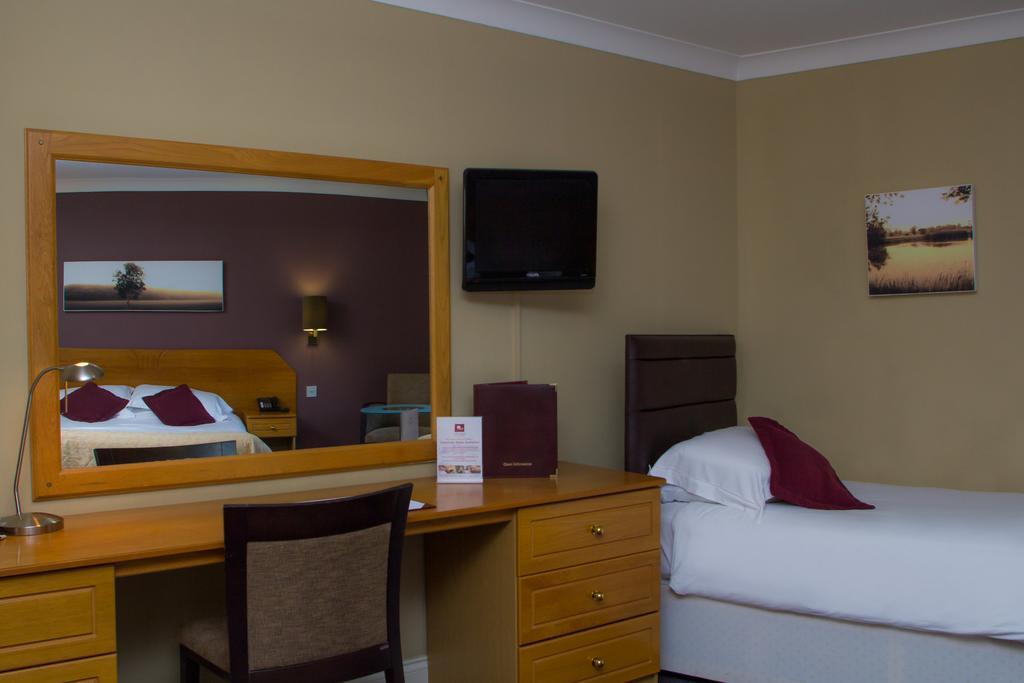 The Essex Golf & Country Club Hotel Coggeshall Exteriör bild